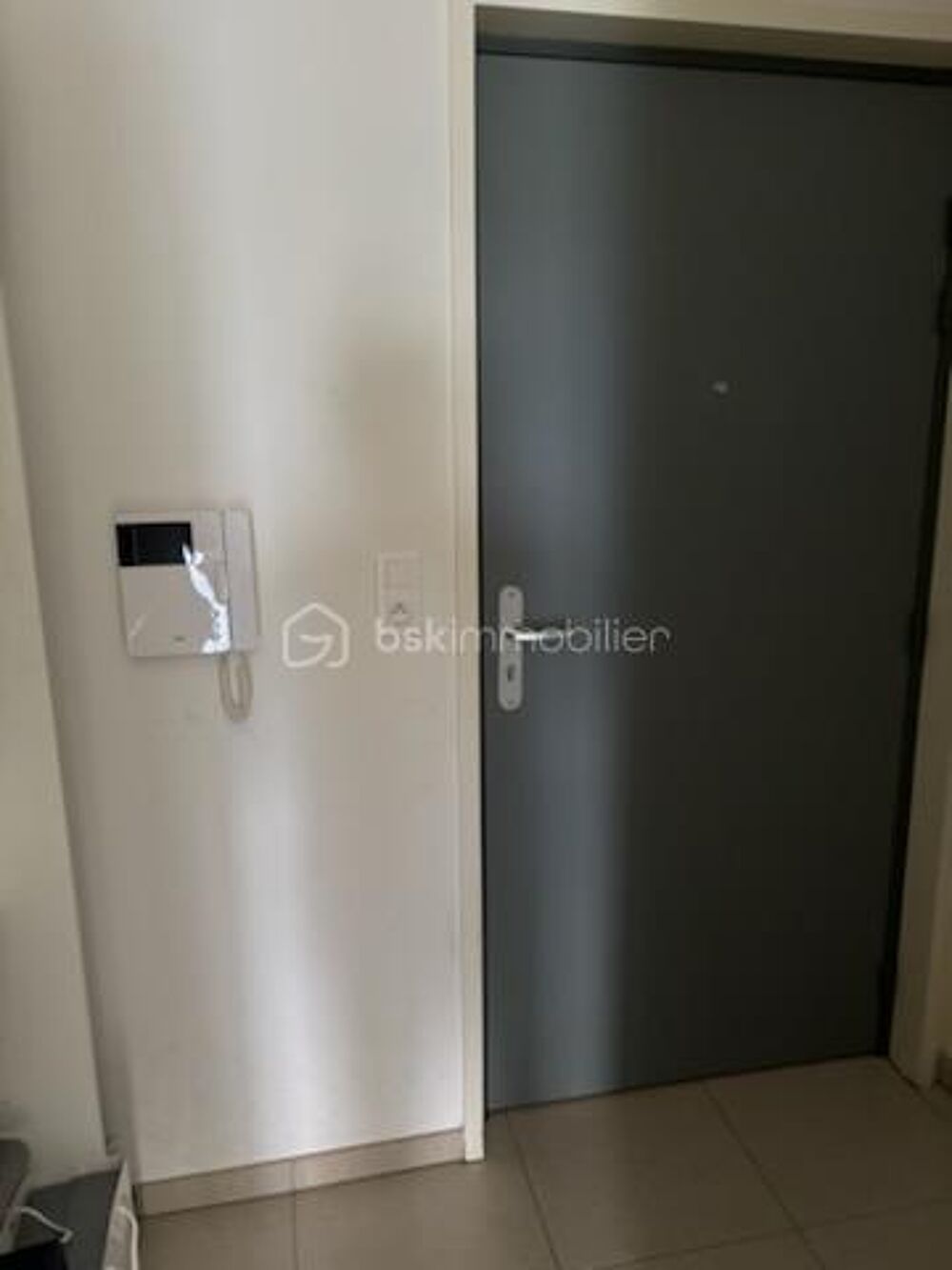 Appartement moderne avec balcon dans résidence récente