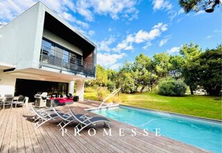  Villa  vendre 8 pices 390 m