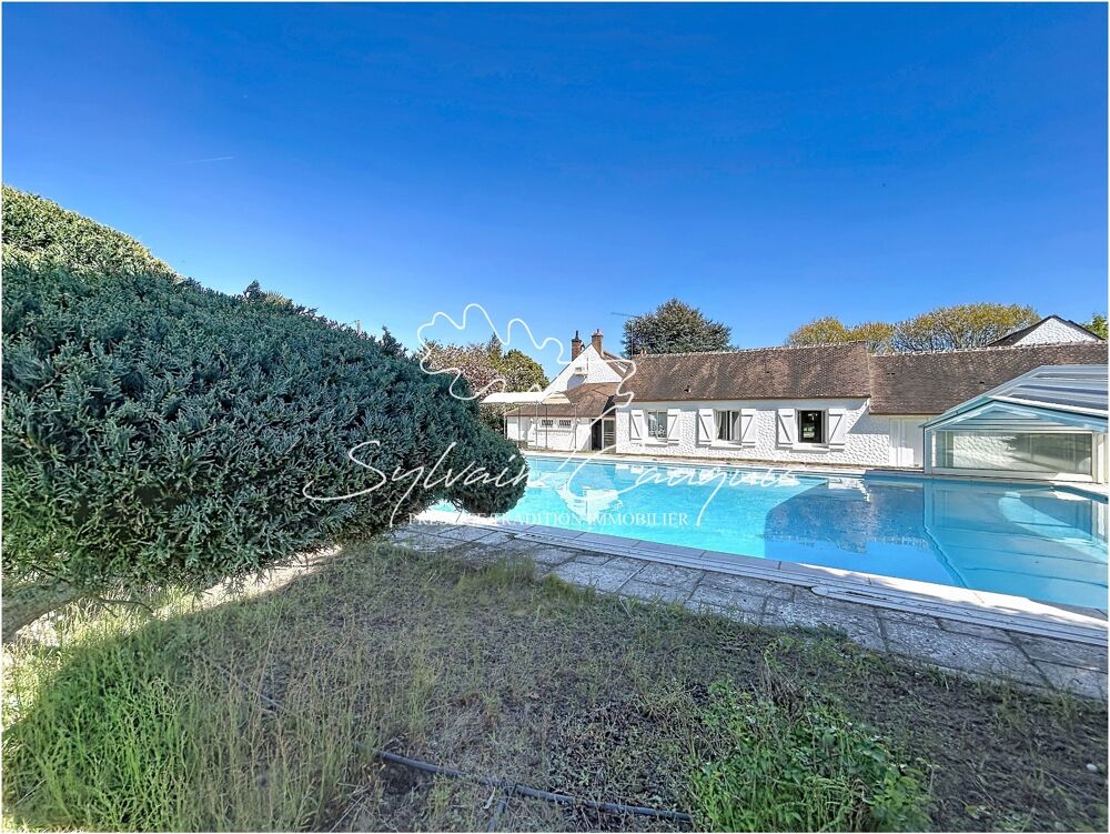 Propriété à vendre proche de CHATEAUNEUF SUR LOIRE - 1 hectare - Fermette de caractère de 394m2 - Piscines chauffée - Cours de