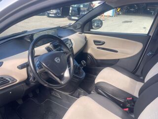 Ypsilon 1.2 8v 69ch Gold 2016 occasion 84700 Sorgues