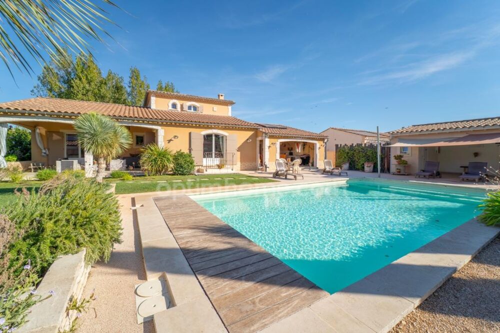 Paradou, Maison 145 m2, piscine chauffée, 1000 M2 de terrain lart de vivre à deux pas du village
