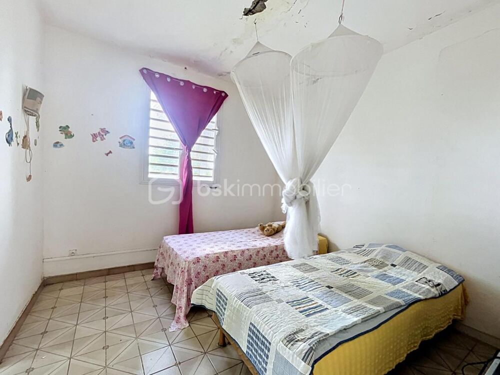 À RÉNOVER ! Maison individuelle 4 chambres sur 857 m² de terrain arboré  Petit-Canal
