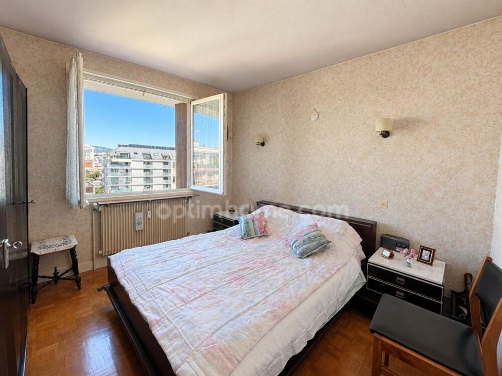 Vente Appartement ANNECY - APPARTEMENT T3 A RENOVER - DERNIER ETAGE - BALCON VUE PANORAMIQUE MONTAGNES - A 350 m DU LAC Annecy
