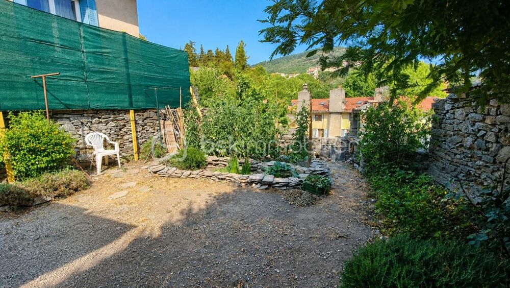 ? MAISON DE VILLAGE  105 m²  3 CHAMBRES  JARDIN  GARAGE ?