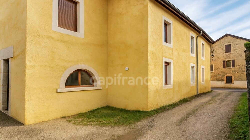 Ancienne ferme réhabilitée  4 appartements T4 en triplex  Crozet