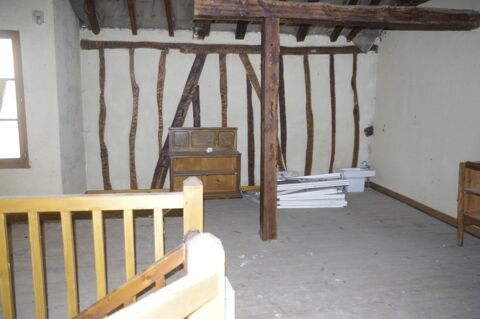   Immeuble en pierre  à vendre VIC FEZENSAC (32)  avec local commercial  et logement à aménager 