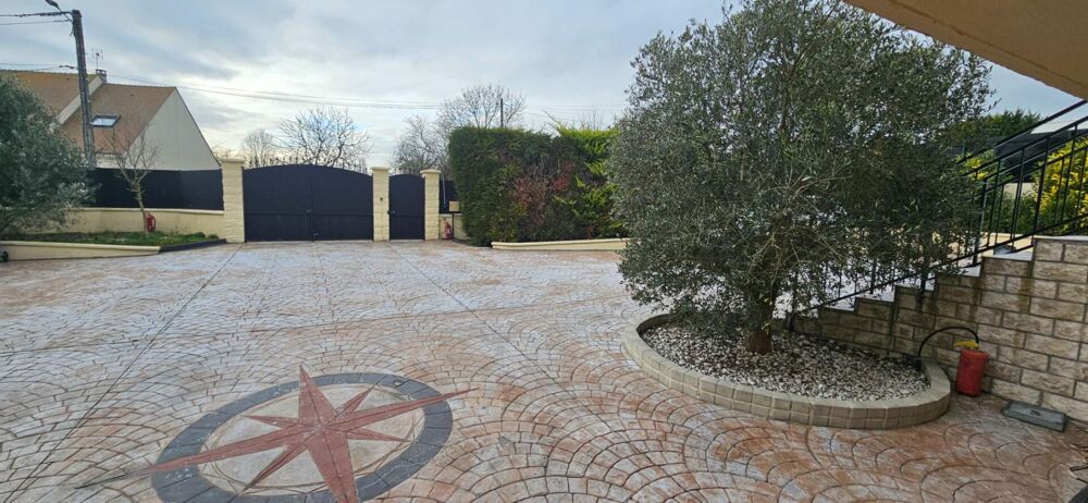 Maison FAMILIALE situé à Mitry Mory 7 pièces sur un terrain de 1000m2 environ