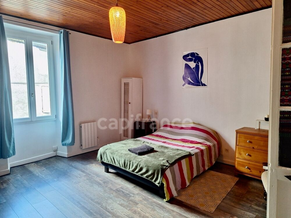Maison à vendre en pierre 5 pièces, rénovée avec charme en plein coeur de Puylaroque (82)