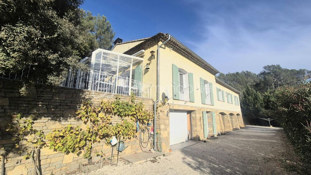 SIGNES - PROPRIETE DOUBLE HABITATION - PARCELLE DE 2 HECTARES - PISCINE - GARAGES