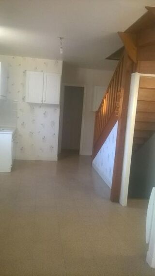  Appartement à louer 4 pièces 87 m²