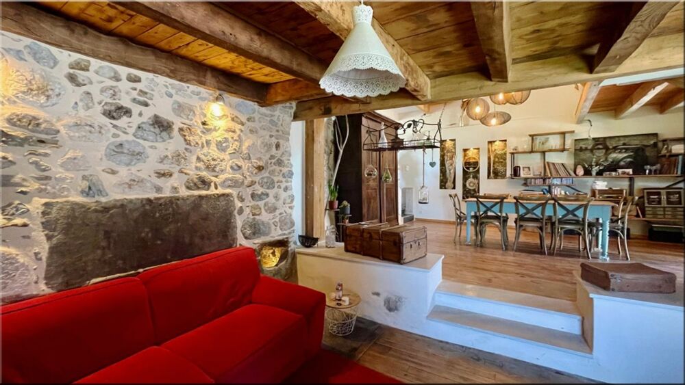 Maison à vendre 4 pièces FRANGY (74) entièrement restaurée avec jardin plat de 900 m² et vue panoramique sur le Vuache