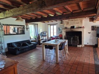 Vente Maison Corps de Ferme, écrin de verdure, 250 m2 habitables, 23 000 m2 de terrain, 400 m2 de dépendances, 20 mn Angoulême centre Magnac lavalette villars