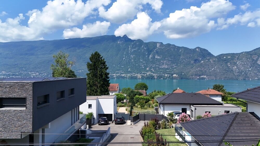 Tresserve (face au lac du Bourget) ténements immobilier de 280 m2 env avec corps de ferme, garage, atelier