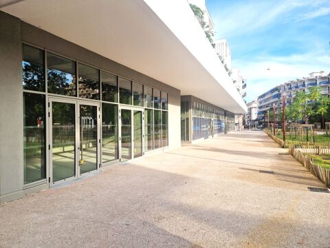 A louer, Local commercial de 85 m&sup2;, Square Benes, Saint Laurent du Var 06700, Alpes-Maritimes 2745 06700 Saint laurent du var