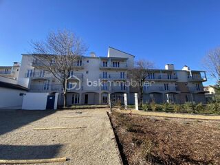 Vente Appartement Appartement 2 pièces – 68 m² avec jardin de 103 m² – à restaurer entièrement - Résidence avec ascenseur et parking avec portail Saint christol