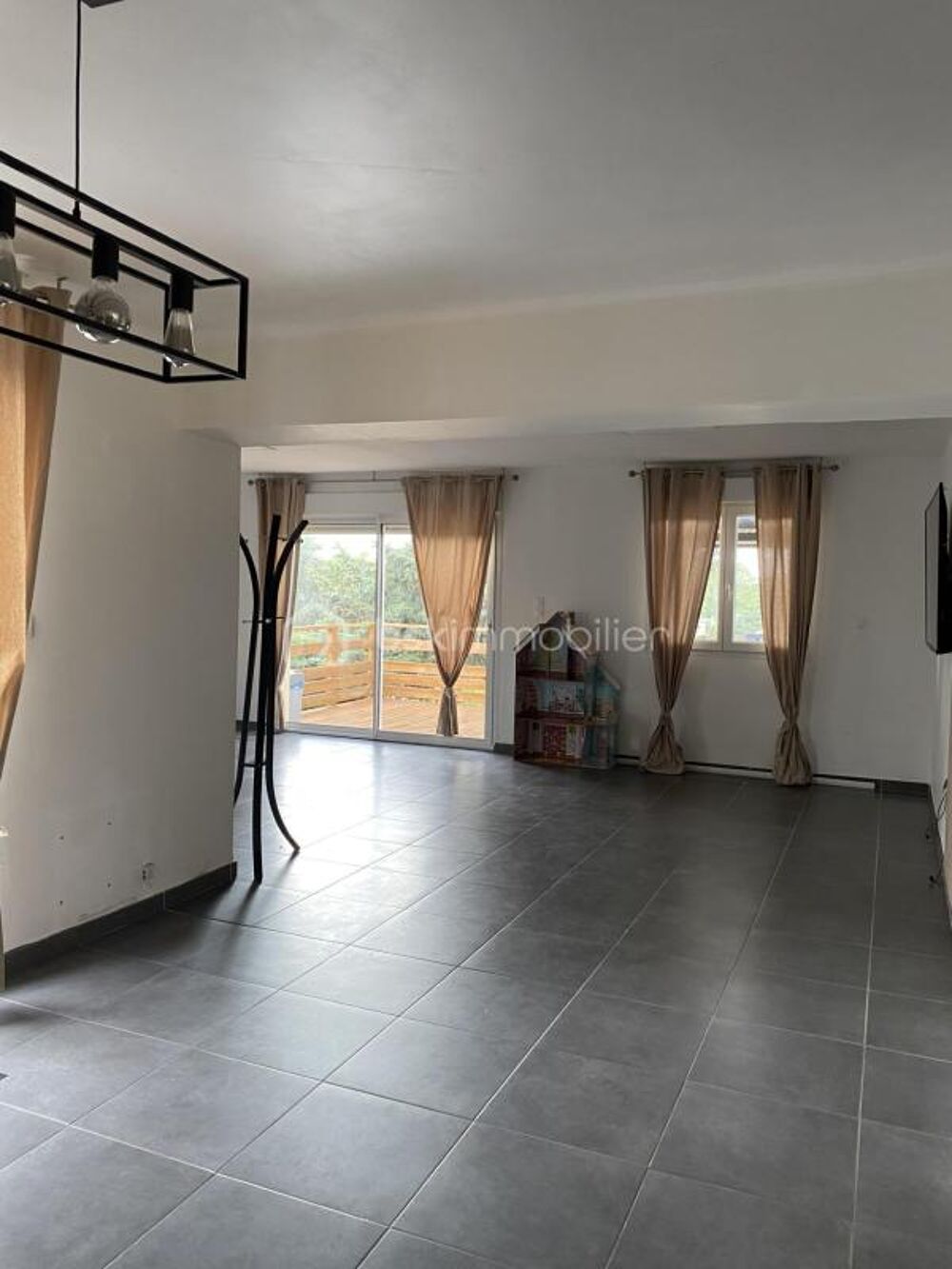 Secteur DREUX - Maison familiale de plain-pied avec sous-sol total - 3 chambres - Terrain de 721 m²