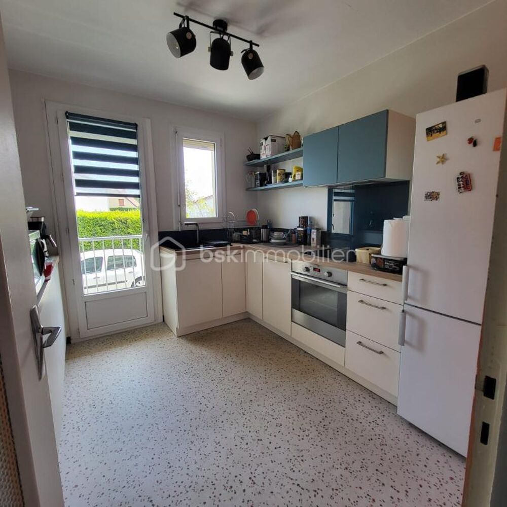 Roanne proche centre appartement 2 pièces de 51 m² au RDC surélevé, petit balcon coté Est, et cave au dessous de 8 m²