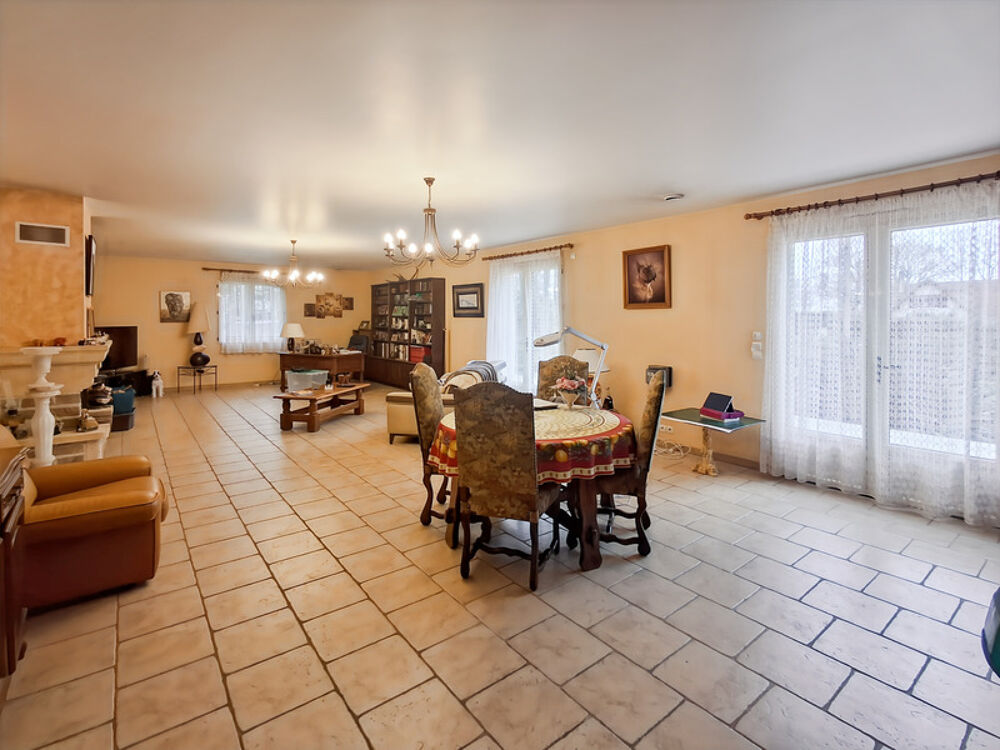 Maison de plain-pied offrant 162 m² habitables