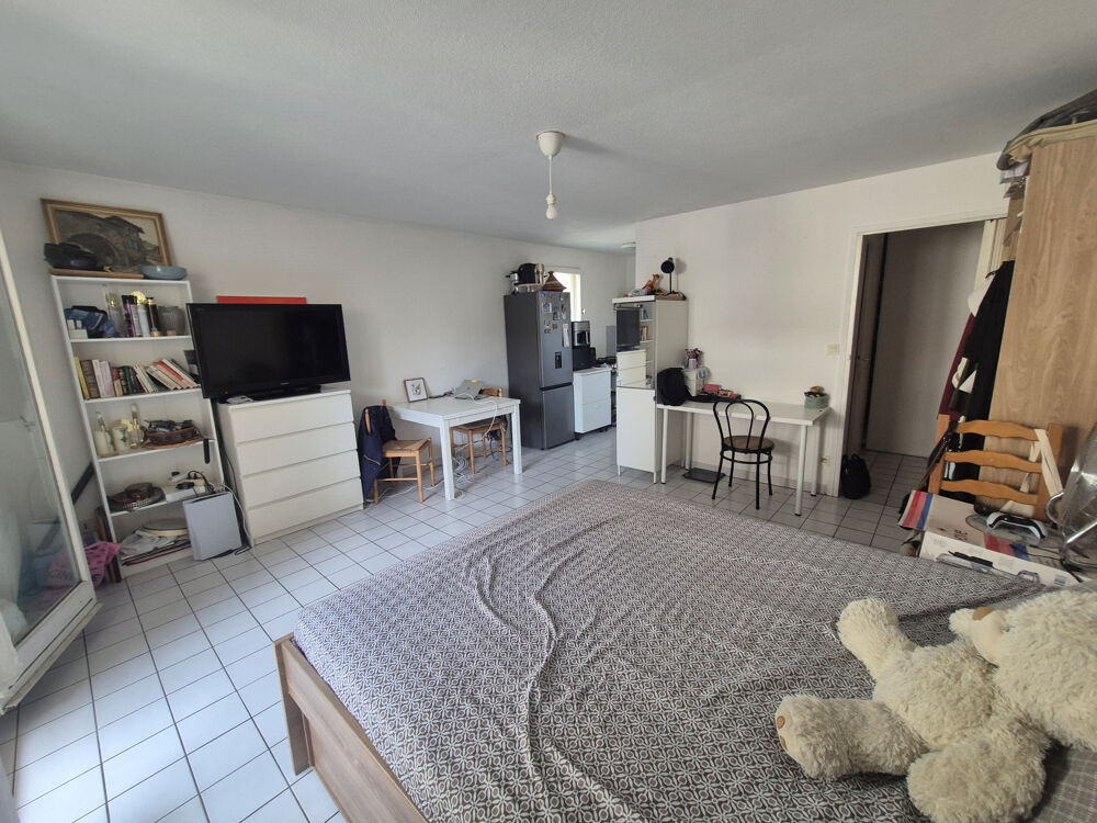 GRENOBLE EUROPOLE / GARE  Studio 30 m² avec balcon et parking sécurisé En étage