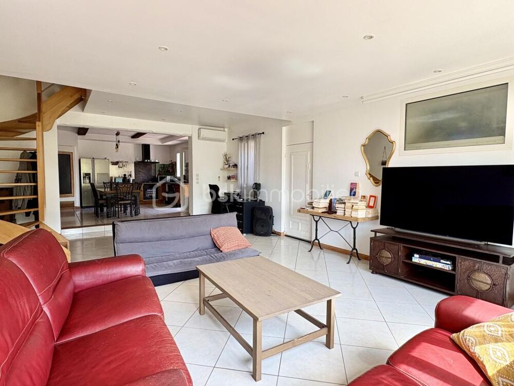 Maison familiale de 150 m² avec 3 chambres, garage et terrasse