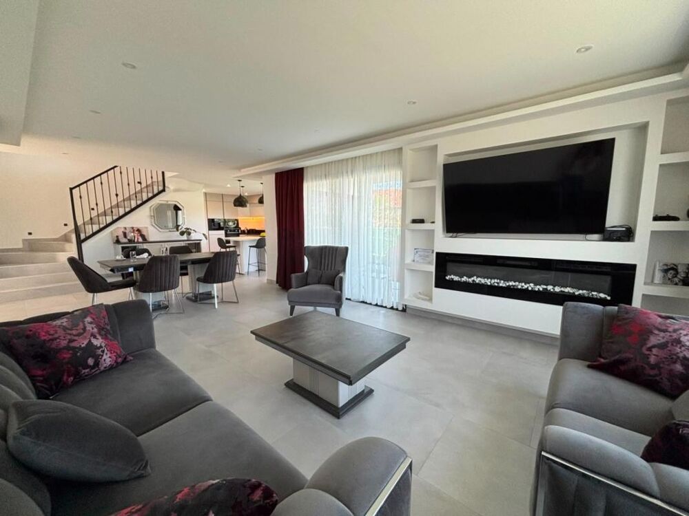 Maison contemporaine neuve à vendre (AHUY -159m² habitable - 650m² de terrain)