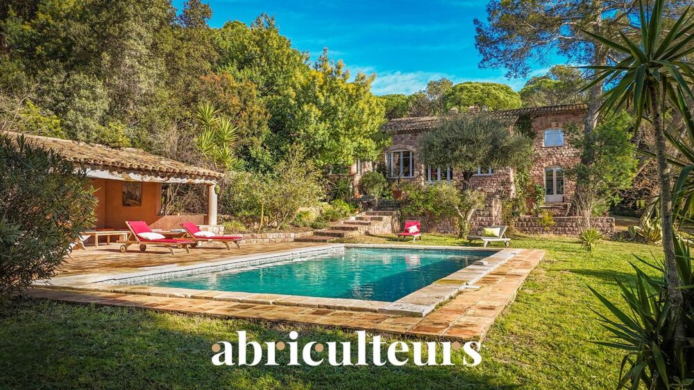 Mas dexception signé  300 m²  Domaine confidentiel de 1 hectare  Saint-Raphaël