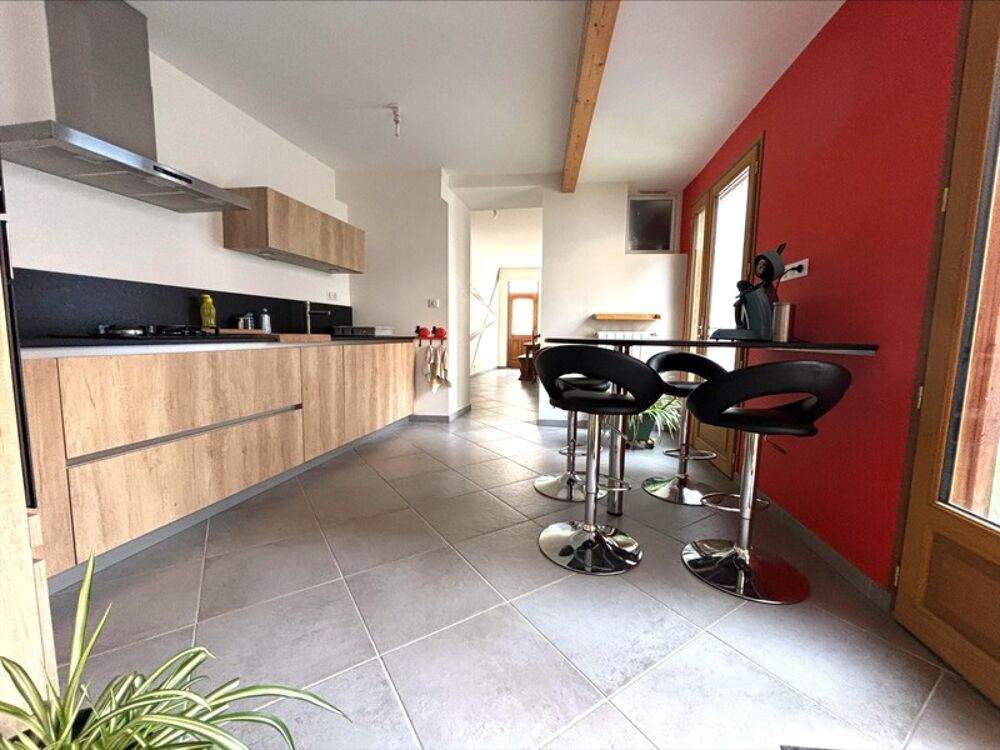Maison de charme 180 m² à Combronde  Rénovée, spacieuse et prête à vivre !