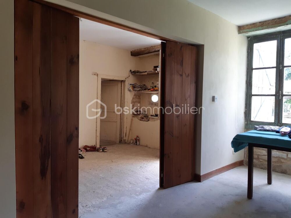 Maison en pierre à rénover au calme