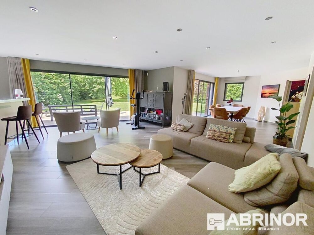 MAISON D'ARCHITECTE BÂTIE SUR 1721 M²