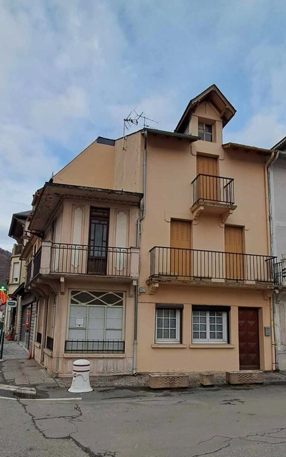 Maison avec boutique au coeur de Sarrancolin
