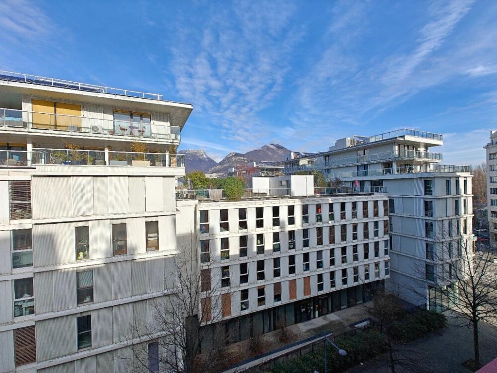 À vendre à Grenoble , T1 avec vue Bastille, SECTEUR caserne de Bonne, déjà loué, idéal investisseur locatif avec Clim