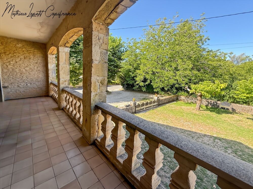 A vendre Maison en pierre de caractère de 240 m², pigeonnier, ancien séchoir à tabac et terrain clos de 2 065 m²  Lalinde 24150