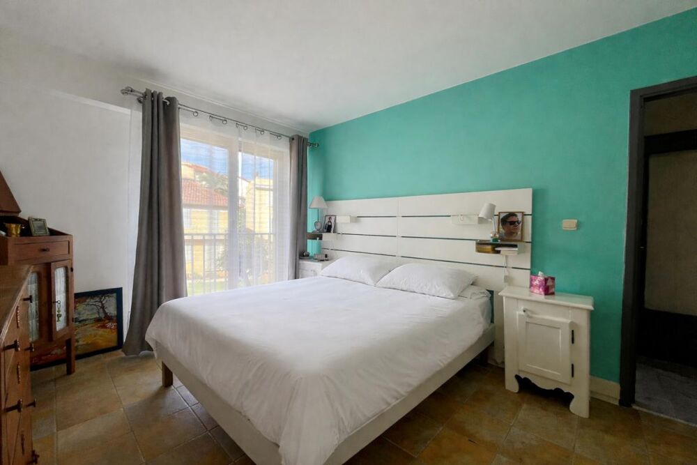Vente Appartement Appartement traversant T4  de 95m2 - Centre-ville - Hyères Hyeres