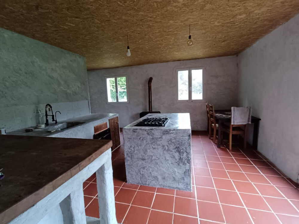 29520 Laz maison sans voisin, autonome en eau, bois de 1 ha , vie de plain pied, dépendances