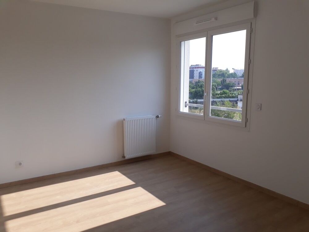 Location Appartement T4 avec balcon et garage à VILLEURBANNE Villeurbanne