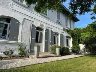 Maison 10 pièces 217 m² · à Gastes · 217 m² · 748 800 €