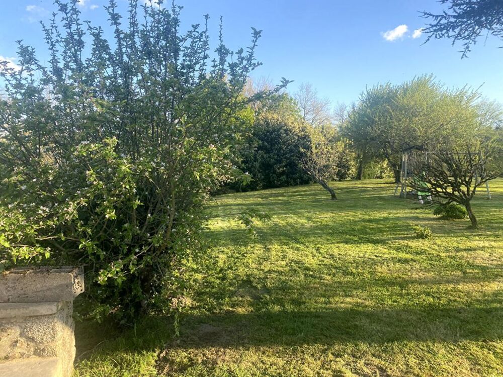 Vente Maison Grande Maison avec dépendances et Jardin Lormes 4 pièce(s) 126 m2 Lormes