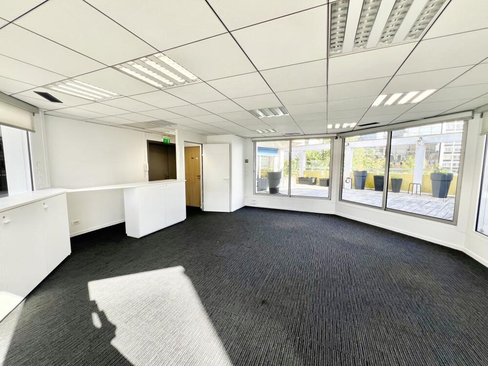   Beau bureaux lumineux, terrasse privative, parking Puteaux