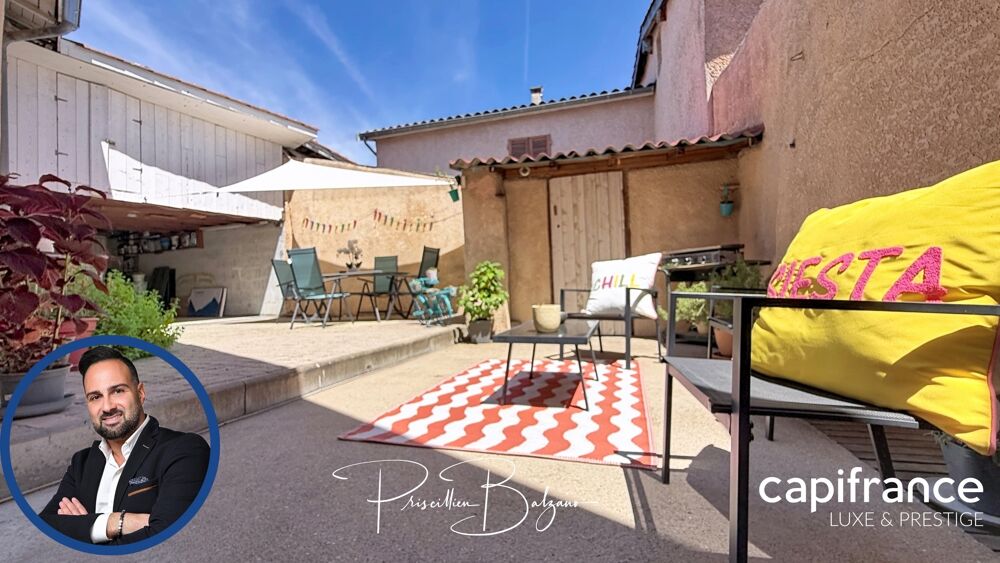 Maison à vendre 4 pièces SAINT GENIS LES OLLIERES (69)  Le charme d'une maison de village avec cour intimiste, garage et vie à