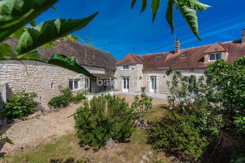 EXCLUSIVITÉ  Magnifique longère du XVIIe siècle à fort potentiel (300 m² et jusqu'à 7 Chambres)  Remauville