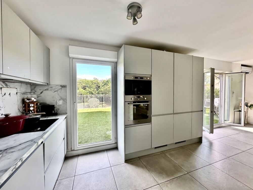 Vente Appartement MARSEILLE 10EME, T4/5 de 100m2 avec Terrasse de 86m2, Double BOX Fermé et Place de Parking Privative Marseille 10