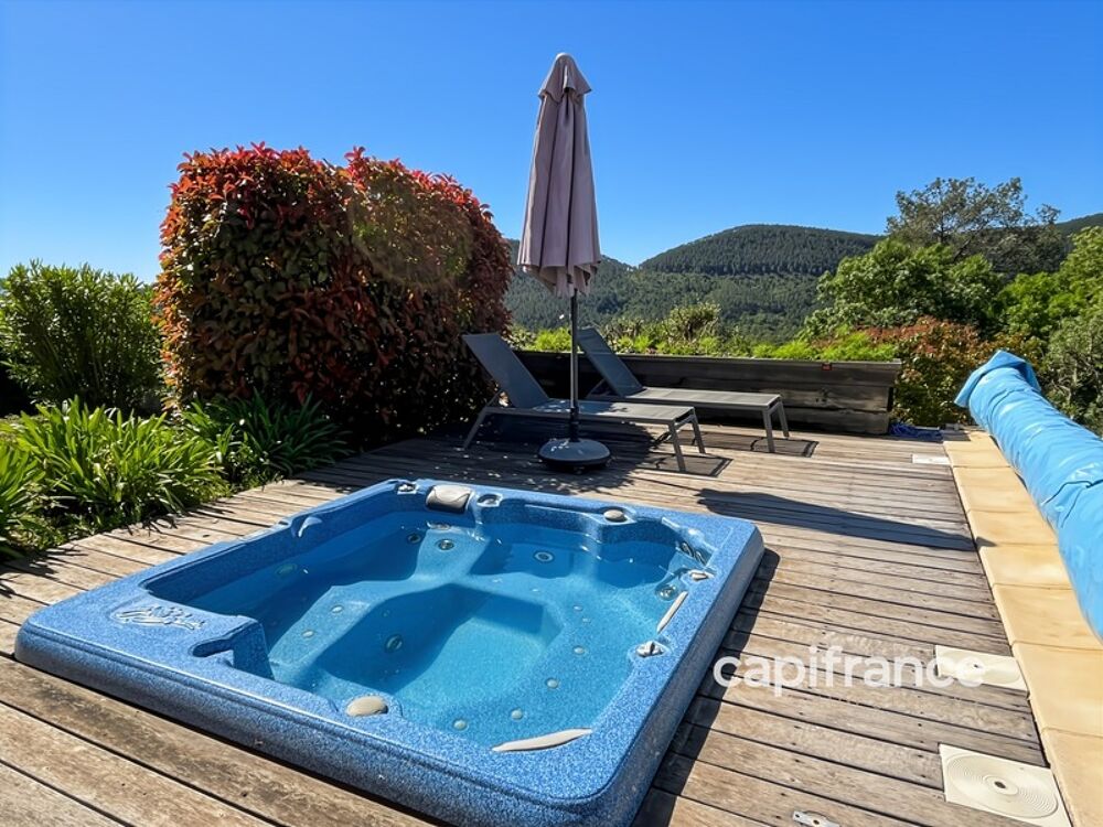 Villa avec piscine - 6 pièces - BAGNOLS EN FORET (83)