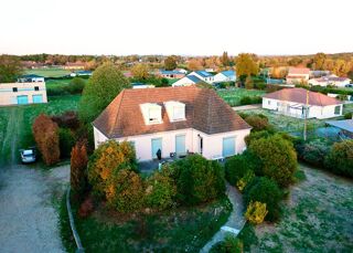 Vente Maison Maison d'architecte de 194 m2 sur un terrain de 5721 m²  avec une grande dépendance Paray le monial