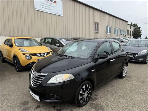 Lancia ypsilon V 1.2 70 CV BLACK AND RED