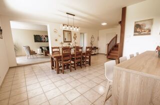  Maison à louer 6 pièces 180 m²