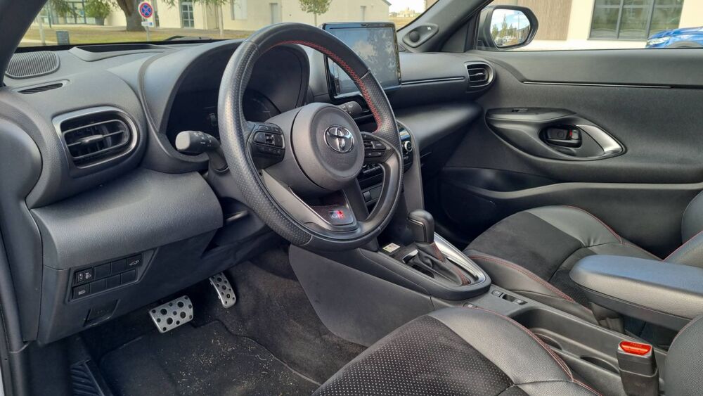Yaris Cross 1.5 VVT-i 116 Hybrid E-CVT GR Sport - Automatique Entretien 2023 occasion 45200 Montargis