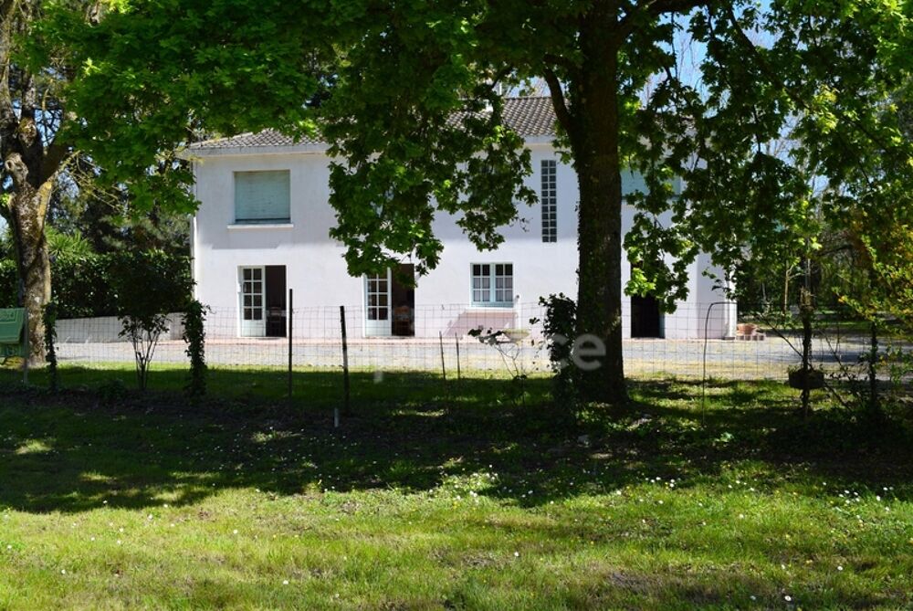 Maison à vendre 120 m2 6 pièces + ses deux appartements 40 et 30 m2 en RDC - SAINT URBAIN (85)