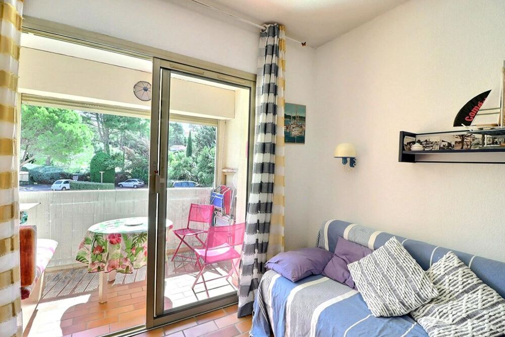 Appartement Sanary 1 pièce 18.60 m2 avec loggia 5,5 m2 - parking - Accès mer
