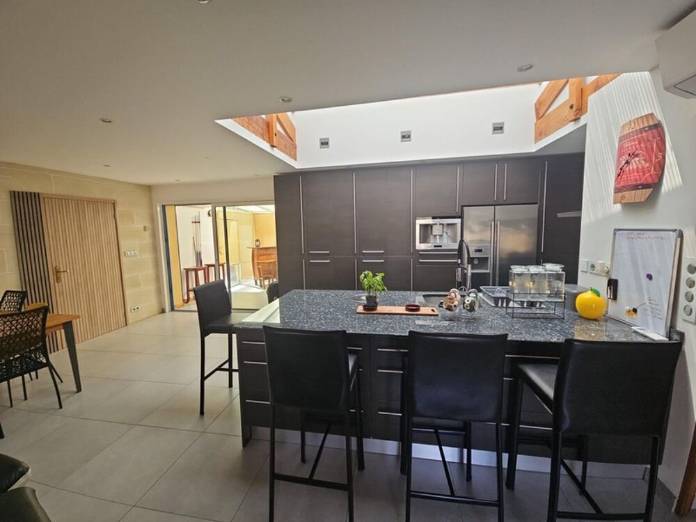Villa de 193m² avec maison, studio et appartement, piscine, jardin
