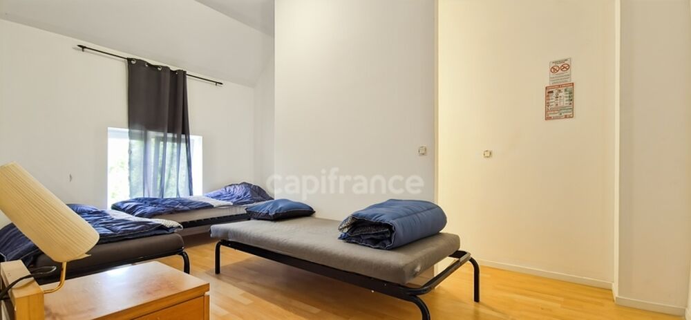 Grande bâtisse de 14 pièces  262 m² habitables (répartie en 3 logements)  Courtemont-Varennes (02)